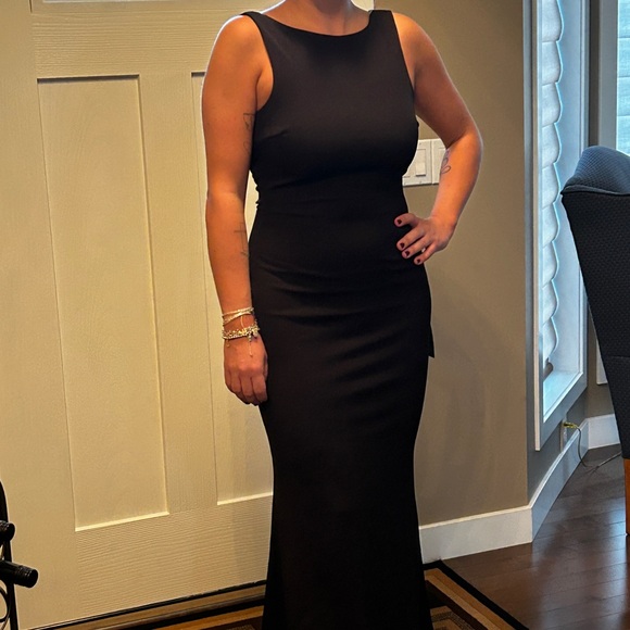 Black floor-length gown - Picture 7 of 7